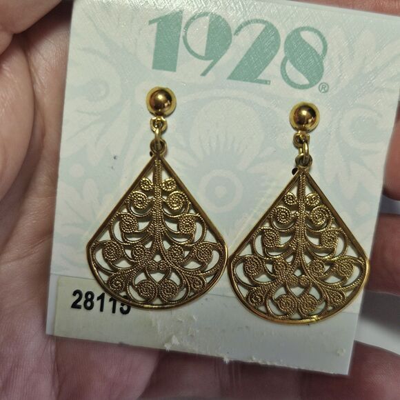 **Final Sale** 1928 Gold Tone Filigree Dangling Earrings Nwt - Picture 2 of 12